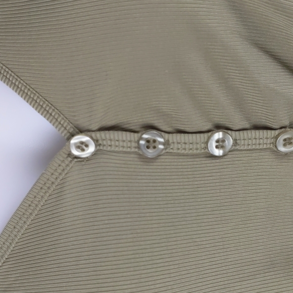 Valleygirl Top Size Med Khaki Green Short Sleeve Crop Ribbed Button Tie-up NEW - Picture 3 of 14